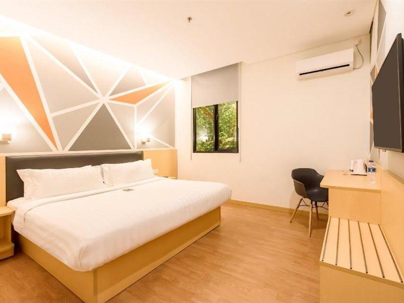 Juno Jatinegara Jakarta Exterior photo
