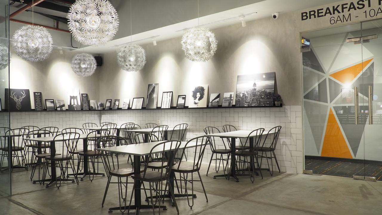 Juno Jatinegara Jakarta Exterior photo