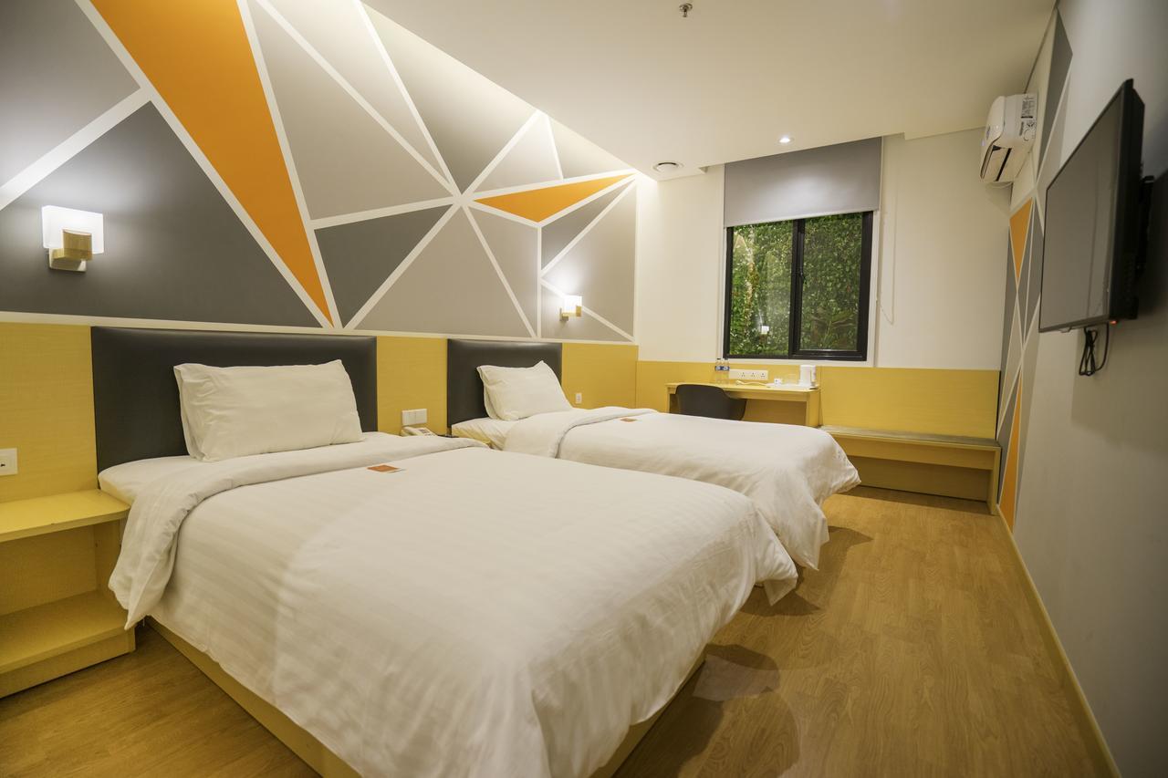 Juno Jatinegara Jakarta Exterior photo